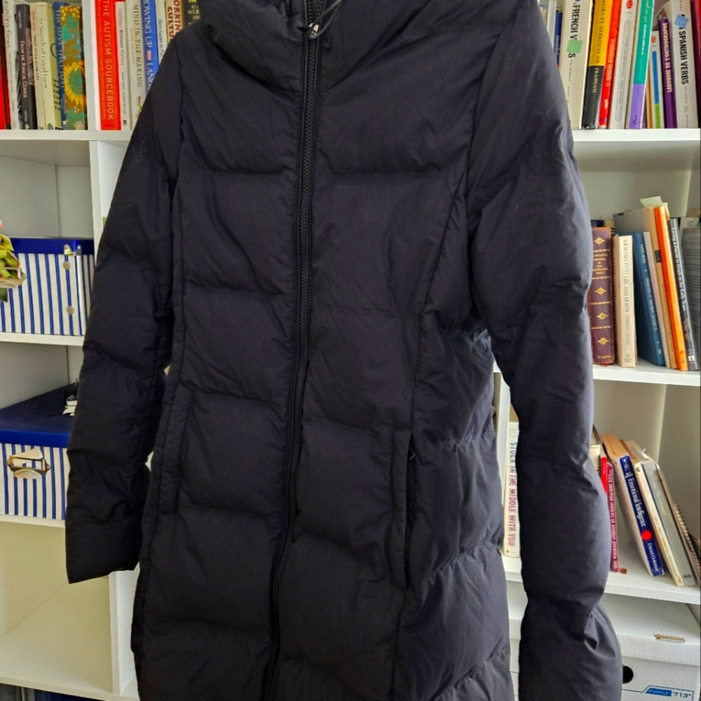 Uniqlo Ultra Light S black coat